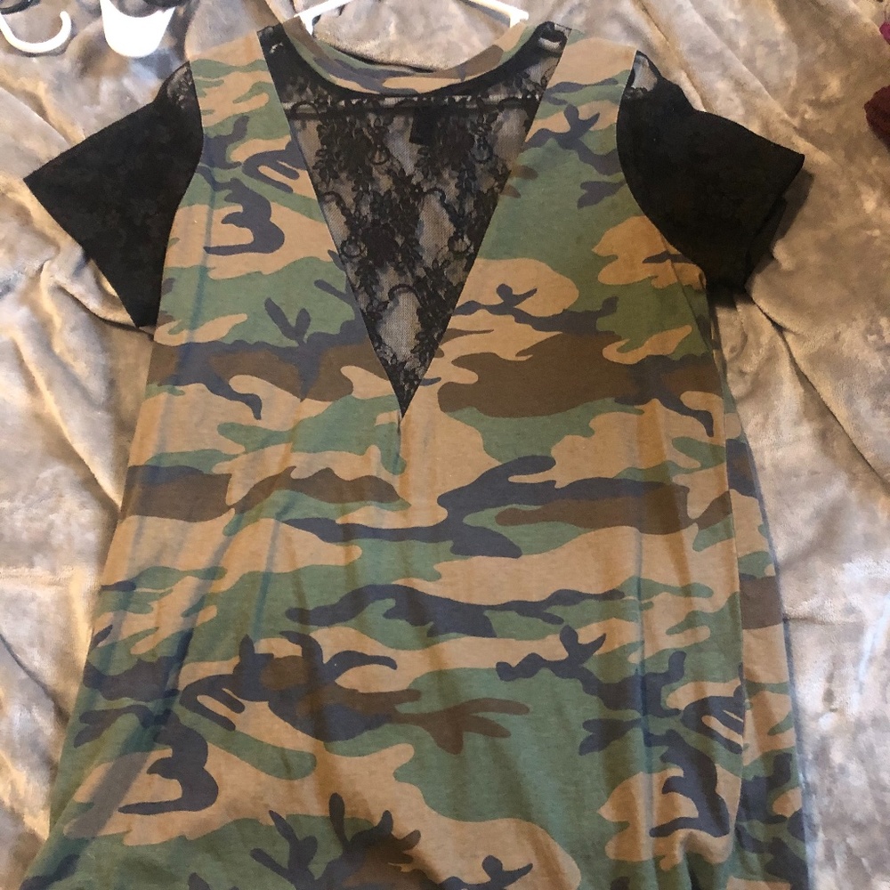 camo short sleeve dress with lace detail